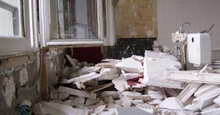 Демонтаж хрущевки в Краснокамске - удаление старых полов и стен по выгодной цене от 1761 рублей.